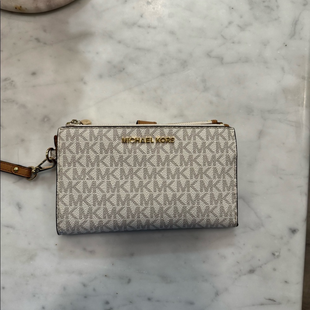 Michael Kors Adele Smartphone wallet